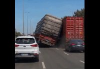 Подставил плечо
