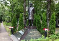 Памятник Владимиру Жириновскому на Новодевичьем кладбище