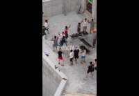 Во Владивостоке мигранты устроили дискотеку под русские песн