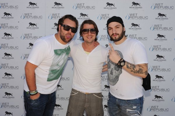 Swedish House Mafia - Don&amp;apos;t You Worry Child (ConRank &amp;amp; Charmae Cover)