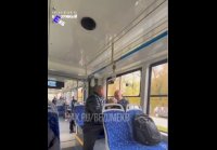 В Екатеринбурге пьяный пассажир трамвая решил закурить прямо