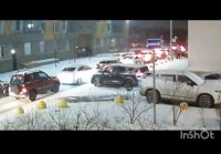 Водительницу Рено Сценик взбесило, что ее никто не пропускае