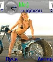 Красотка на байке