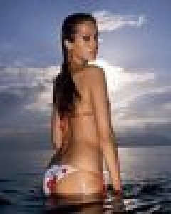 girl in the water 02