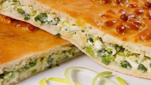 pirog-s-zelyonym-lukom-i-yajcom