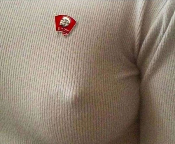 Какой торчащий красный значок!