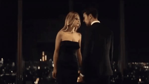 двое , страсть ..притяжение...любовь...