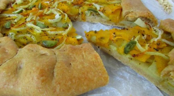 Пряная галета с картофелем, тыквой и луком