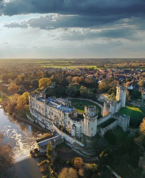 УОРИКСКИЙ ЗАМОК