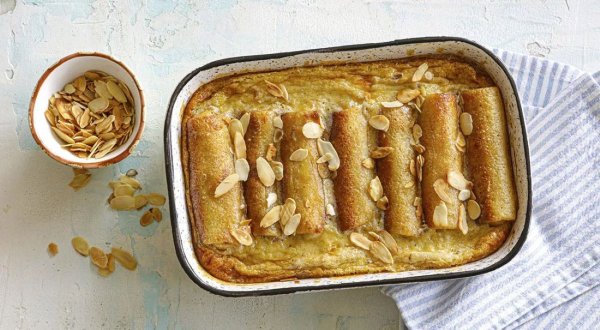 Заливной пирог из блинчиков с яблочной начинкой