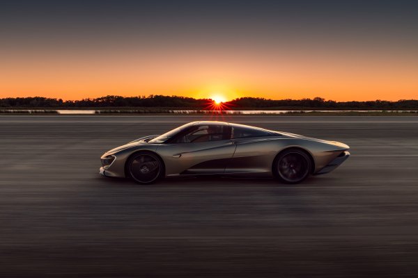 Mclaren-speedtail-2019-giperkar