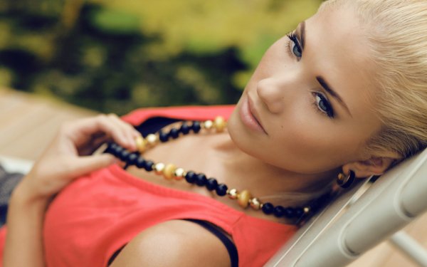 Beautiful girls wallpapers (67)