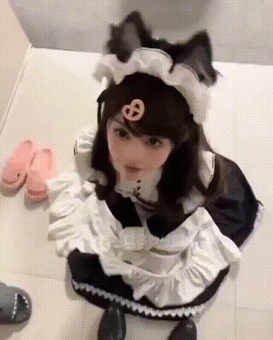 Гифки-кошка-девушка-горничная-7928557