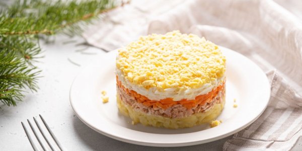 Салат "Мимоза" с консервированным тунцом