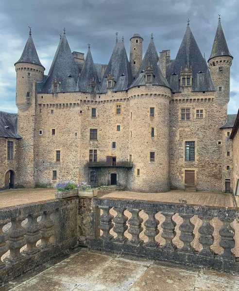 ШАТО-ДЕ-ЖЮМИЛЬЯК