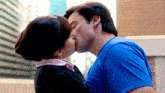 Clois-kissing