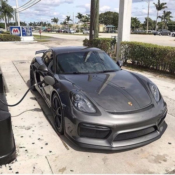 Porsche GT4
