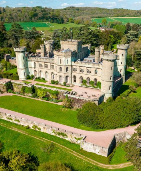 ЗАМОК ИСТНОР