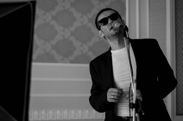 Такер - Попала в сердце девчонка девчоночка [shemuz.com]