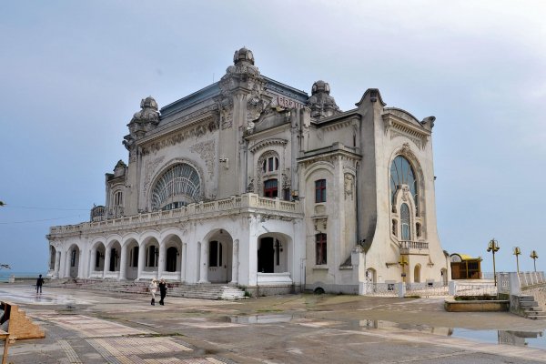 Заброшенное казино в Румынии