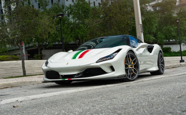 Ferrari-white-sportcar-sf90