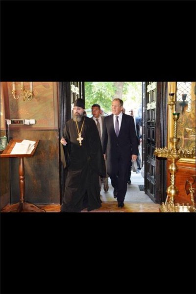 Лавров не стал участником фарса и пошел в храм