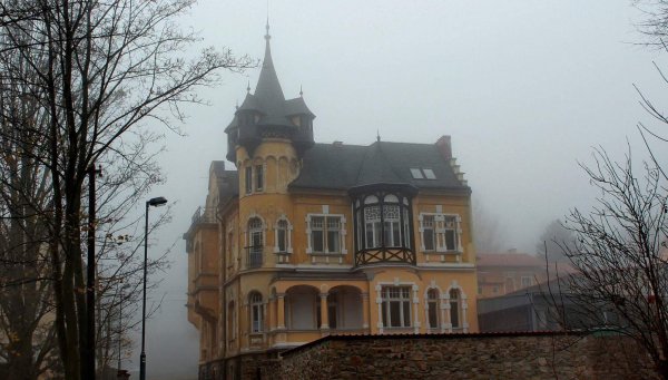 Gorod-osen-dom-tuman