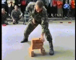 Избиение кирпича