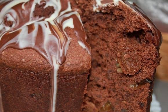 Шоколадный кулич со сладким миндалем