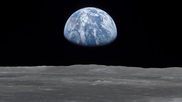 Planeta-zemlia-vid-s-luny