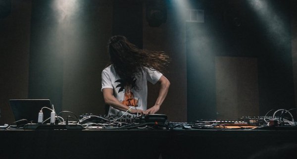 Mersiv - Looking Inward