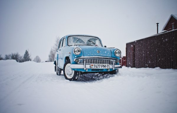Moskvich-407-mashina-sneg