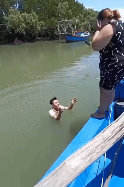 Пипец мужику. Утопила