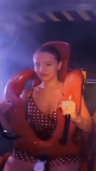 Гифки-девушка-аттракционы-NSFW-7738184