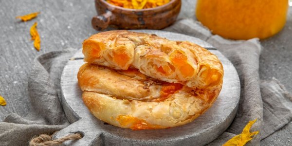 Греческая улитка из слоёного теста с тыквой
