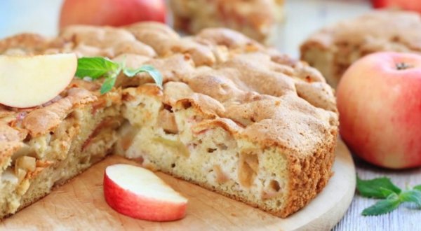 Заливной пирог с яблоками