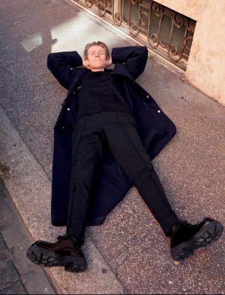 Рандомный дед на улице который просит у тебя 5 р на хлеб