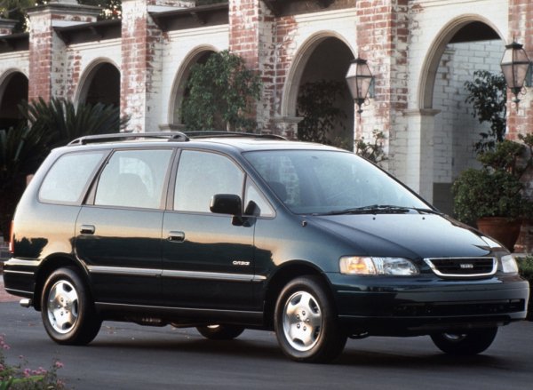 ISUZU OASIS (1997г.)