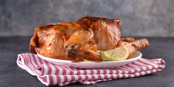 Курица, запечённая с лимоном и чесноком