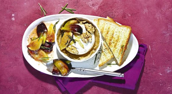 Запечённый камамбер с инжиром