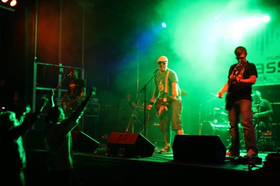 Hoist The Colours - Без названия