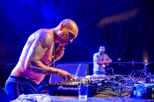 DJ MORALEZ x D.White - Call Me (NRG Colabmix)