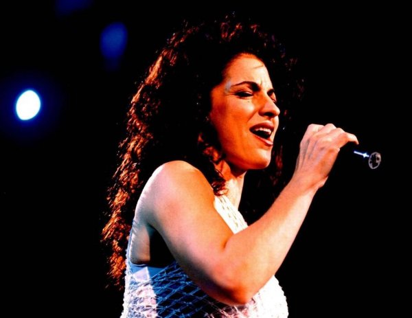 Gloria Estefan - Remember Me With Love