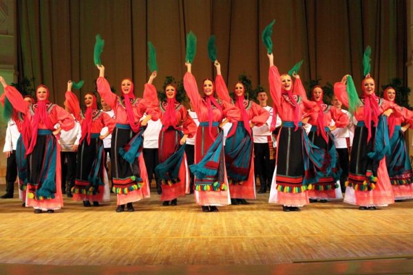 РУССКИЕ НАРОДНЫЕ ПЕСНИ - Русский народный хор им. М.Е.П - Как по горкам по горам