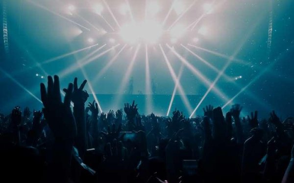 Манижа - Русская женщина (Евровидение 2021) [mp3uk.net]