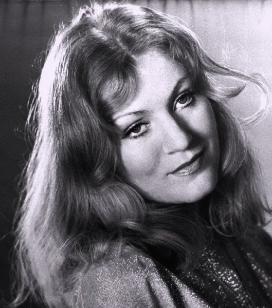 Анна Герман - Нежность (Опустела без тебя земля) (Военные песни)