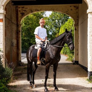 Mom Tudie - Bloodshot