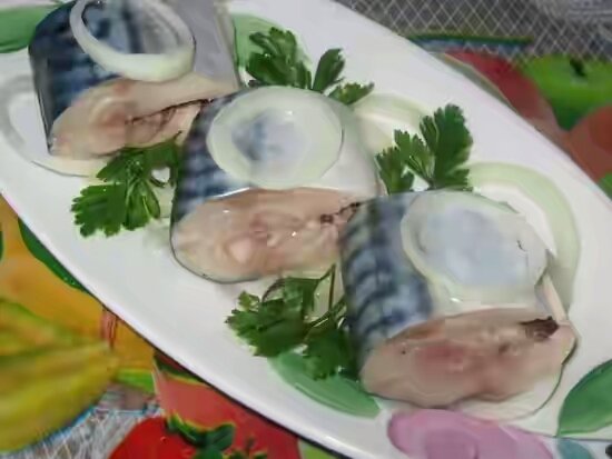 Как просто замариновать скумбрию на Новый год