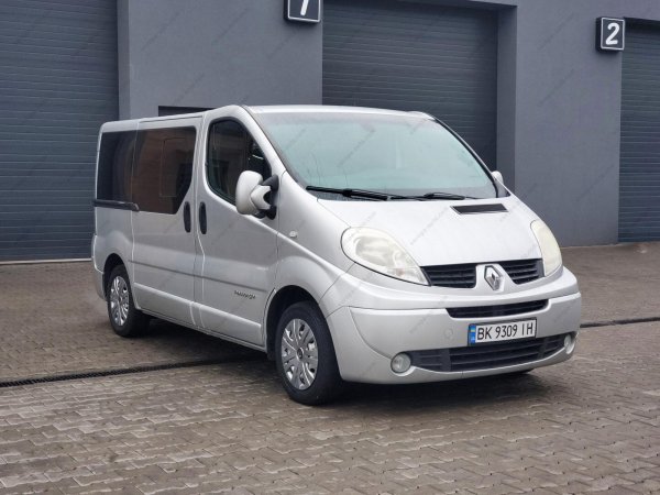 Renault Trafic Passenger 2011