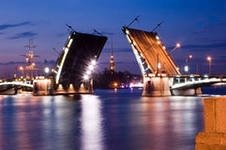 Разведенный Дворцовый мост